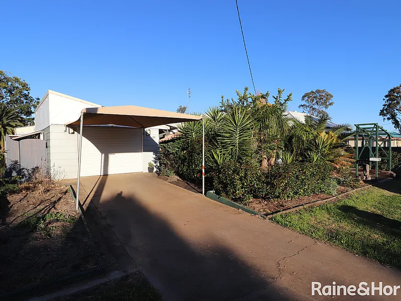 BEAUTIFUL HOME WITH LARGE SHED FOR DAD