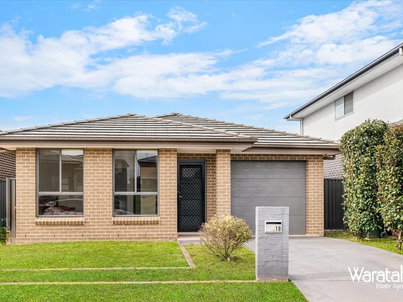 Well Kept Family Home In The Ponds High School Catchment!!