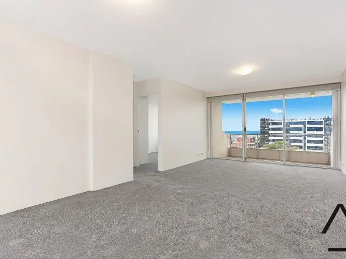 STRIKING OCEAN AND CITY SKYLINE VIEWS FROM TWO BALCONIES!