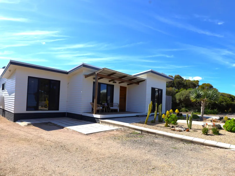 Sea change * 4 bedrms, 2 bathrms * Lg Shed * Minutes’ walk to the beach * WIWO *