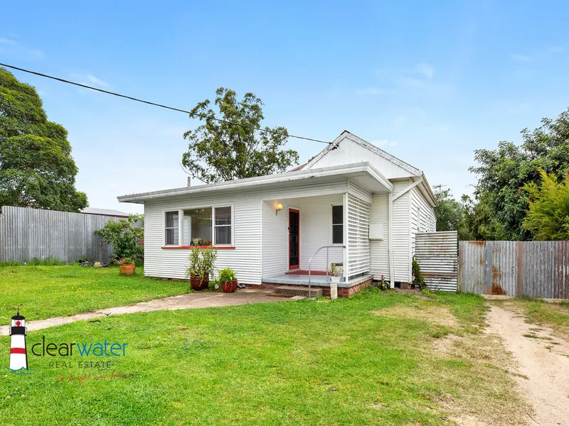 Classic Renovated Home - Central Moruya Location