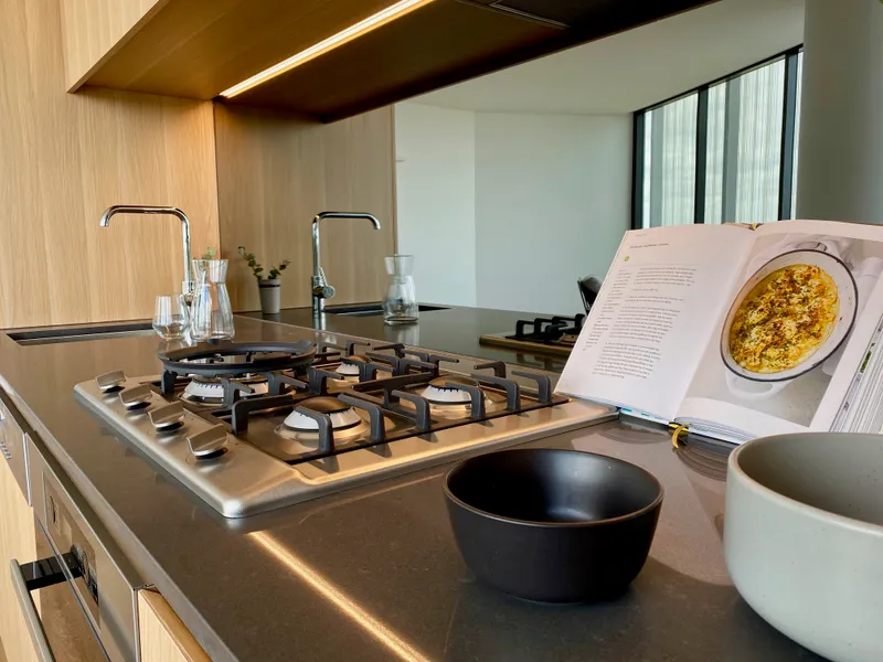 LUXURY LIVING IN THE HEART OF PARRAMATTA - 5 min walk to Parramatta Westfield and train station