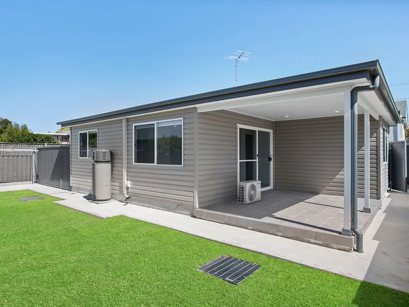 Near New 2 Bedroom Granny Flat