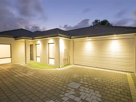 CONTEMPORARY FAMILY SIZED APPLECROSS HOME