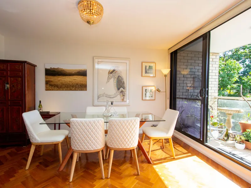 Fully Furnished 2 Bedroom Harry Seidler Townhouse Apartment with Northerly Harbour Views