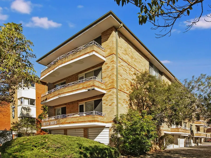 Renovated apartment with lock up garage