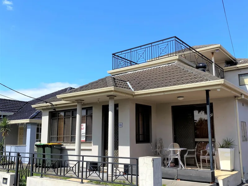 SUNNY NORTH FACING HOME 
