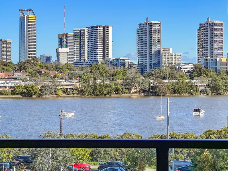 Stunning 2 bedroom apartment with the permanent water view