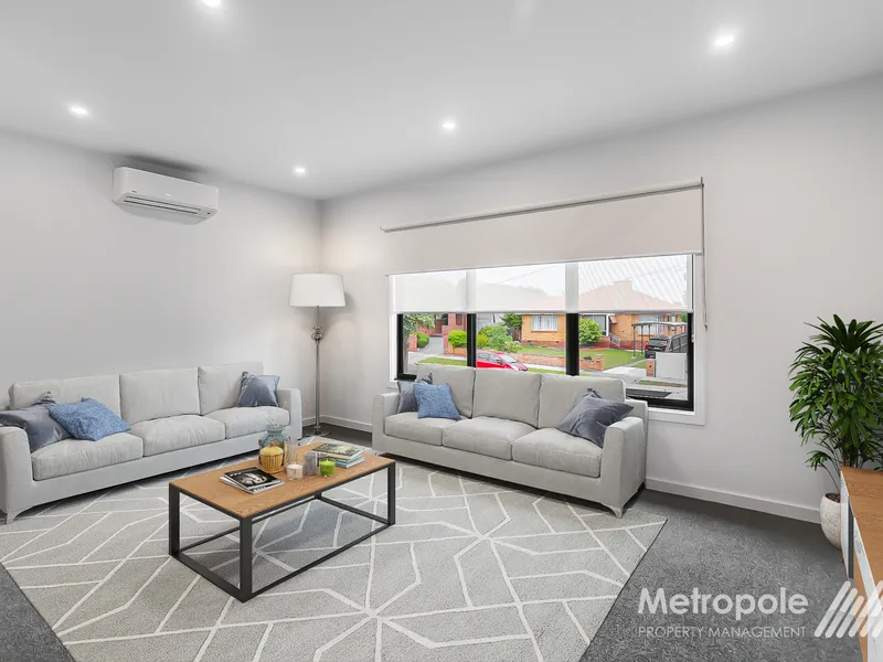NEAR NEW, STYLISH & SPACIOUS FOUR BEDROOM TOWNHOUSE