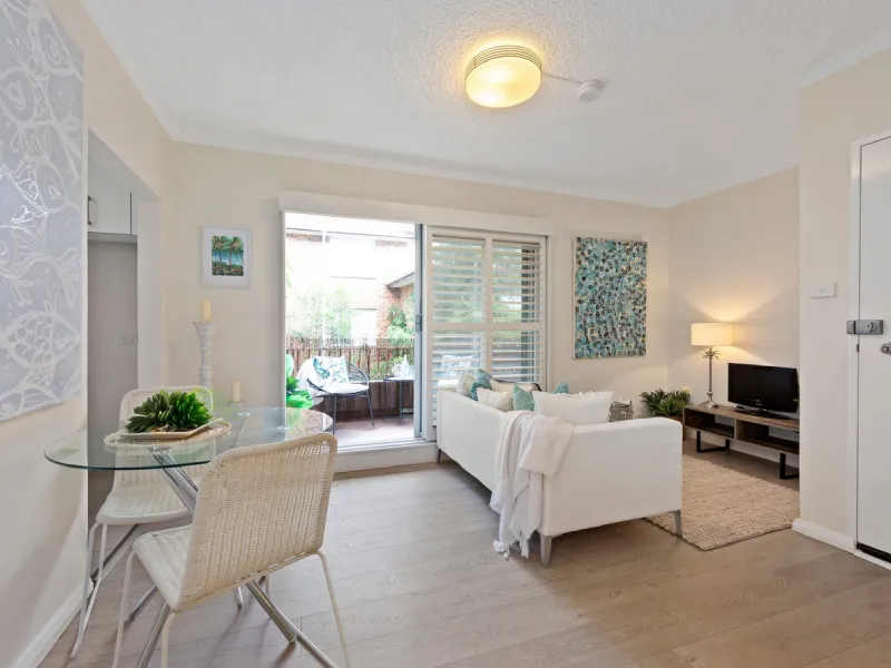 ​Modern Apartment Offering Beachside Lifestyle!