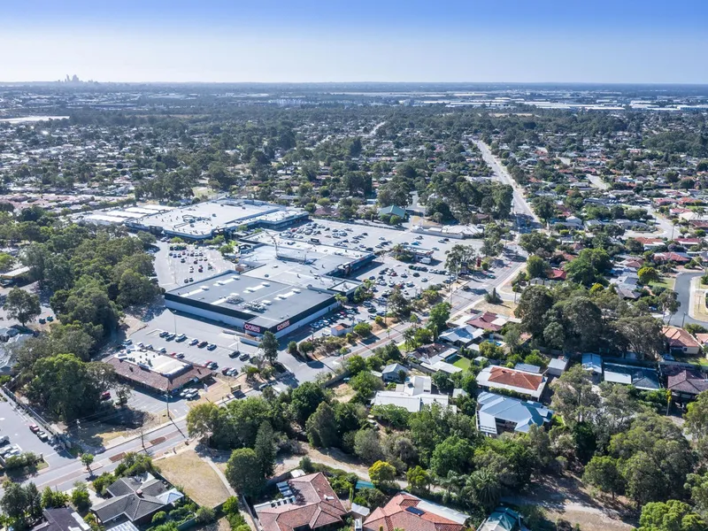 IDEAL LOCATION ZONED R20/60 – 1927m2 OPPISITE SHOPPING CENTRE