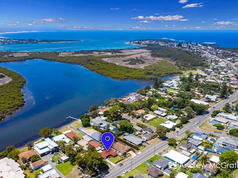 SINGLE LEVEL LOW MAINTENANCE LIVING LESS THAN 400 METRES FROM THE WATER