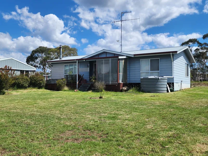 Comfortable Lloyds home on 5.5 hectares