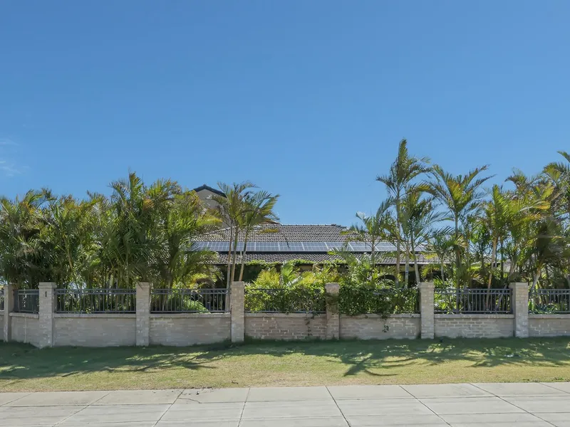 600sqm Home, 1008sqm Block, 4 Kitchens & Ocean Views