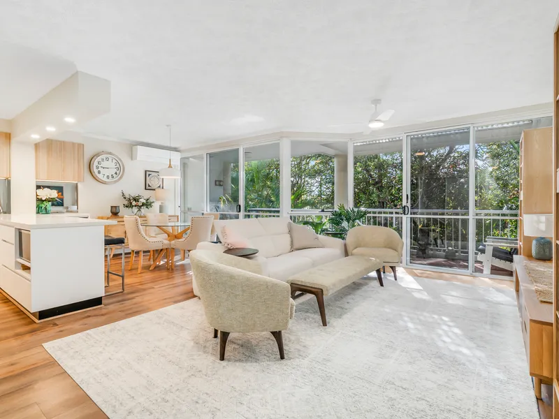 Superbly Renovated Unit In Creek-Side Complex