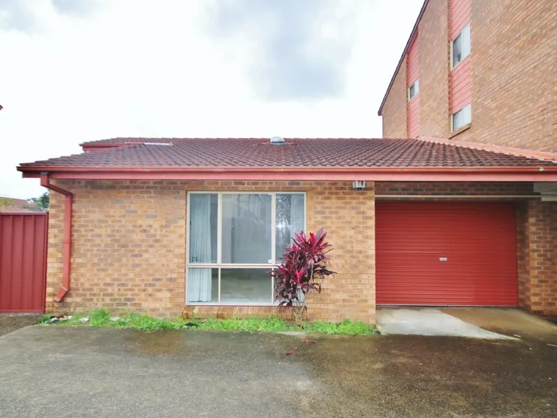 Large 2 bedroom Villa In Popular Location!