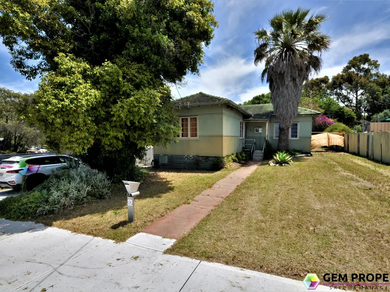 Massive 1034sqm Block - Renovate or Detonate!