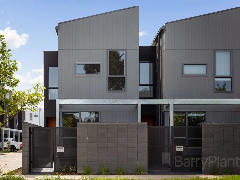 New Contemporary Townhouse 