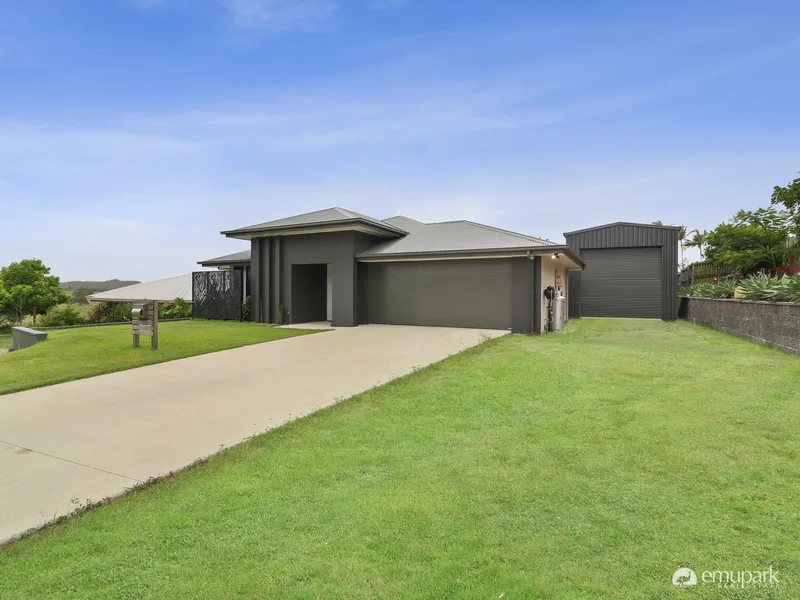 Coast to Country Resort Style Living!