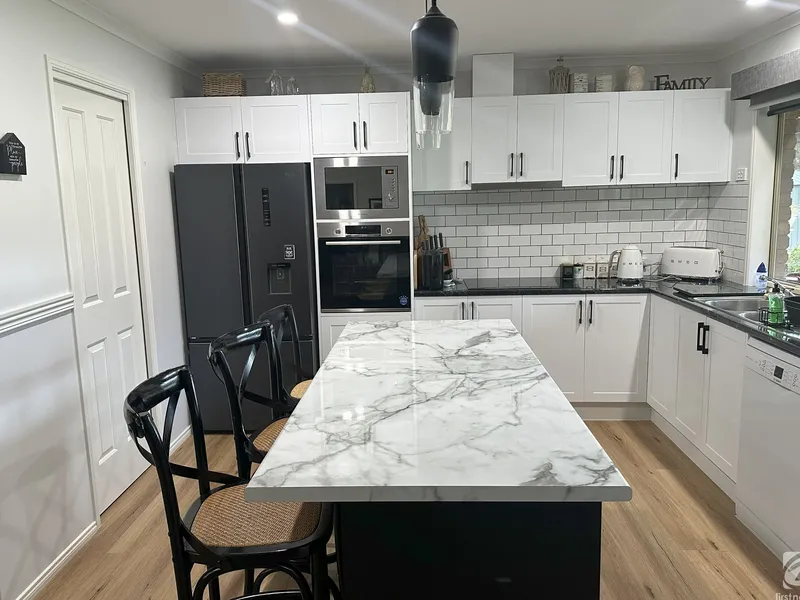 FULLY FURNISHED – LAWN & GARDEN MAINTENANCE INCLUDED