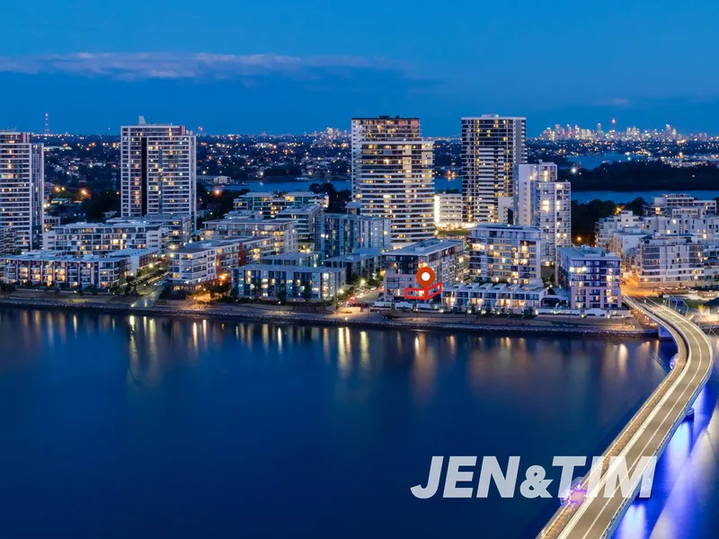 SIGNATURE WATERFRONT HOME AT MONACO | FEATURING 3 BED 3 BATH 2 CARS