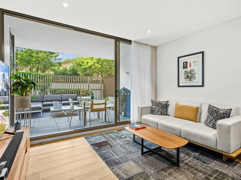 Stylish One-Bedroom Apartment with Courtyard
