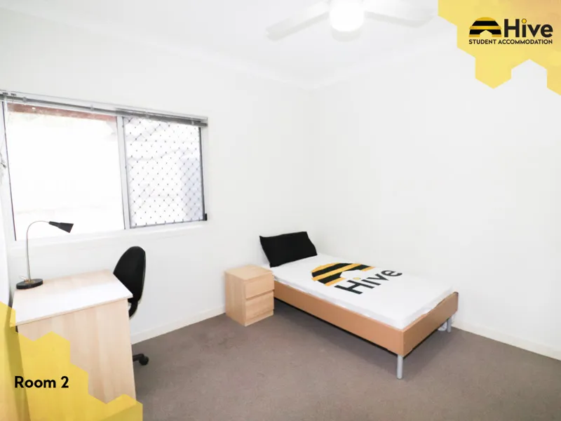 Fully Furnished Sharehouse Accommodation - plenty of street parking available! - 50m to Bus Stop