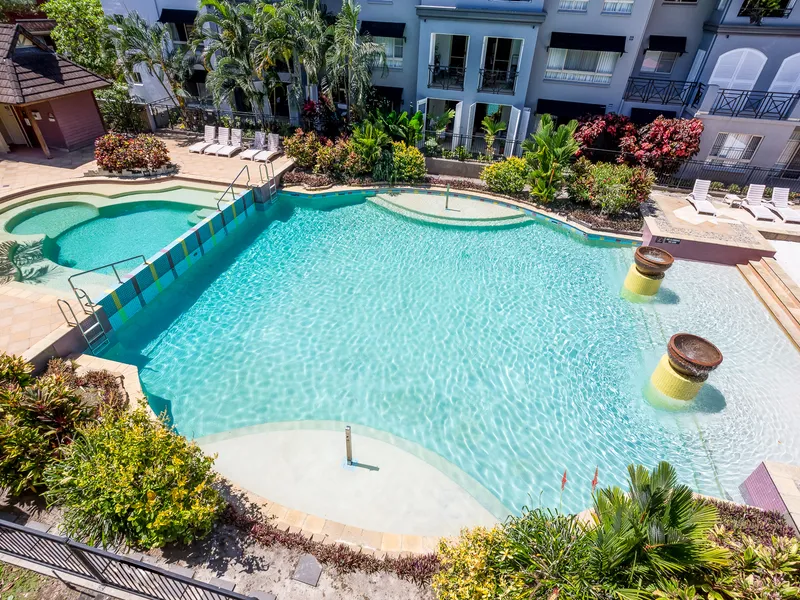 Apartment 1318 The Lakes Resort, 2 Bedroom + 2 Bathroom Overlooking The Resort Pool With Lift Access