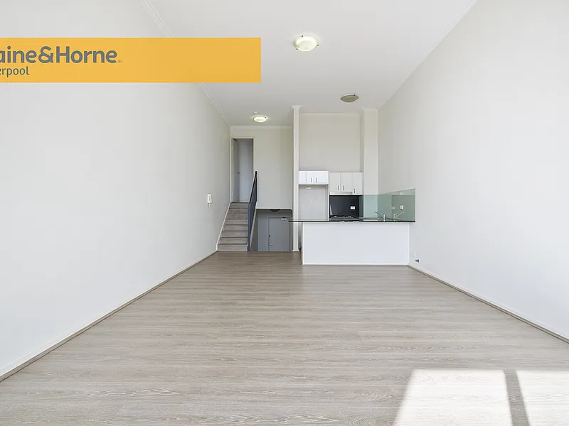 Modern split level apartment - Fantastic Location!