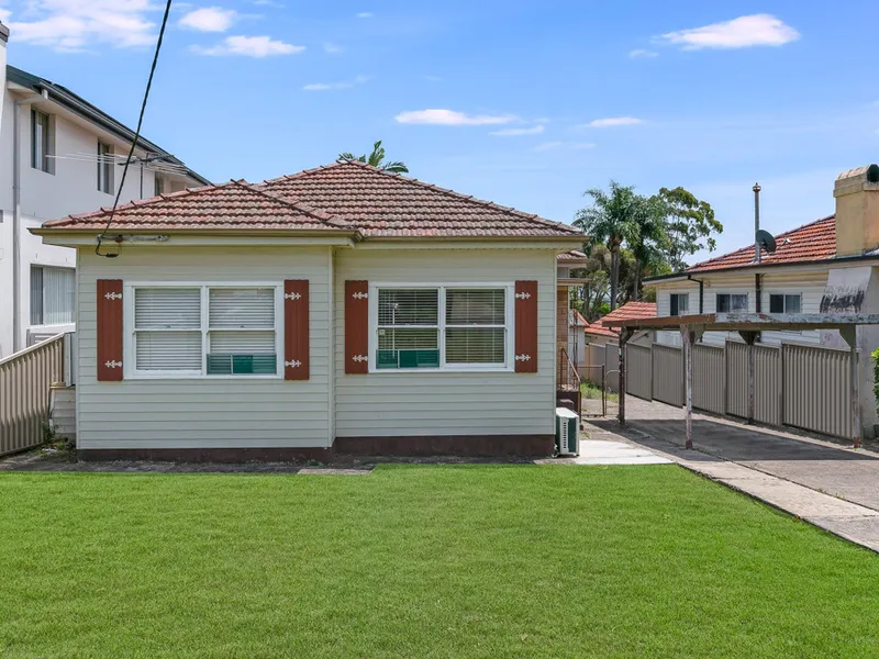 Single Level Home on Spacious 739.8m2 Block in Quiet Street