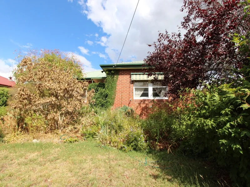 COTTAGE HOME ON MITRE ST-Available Now!!!