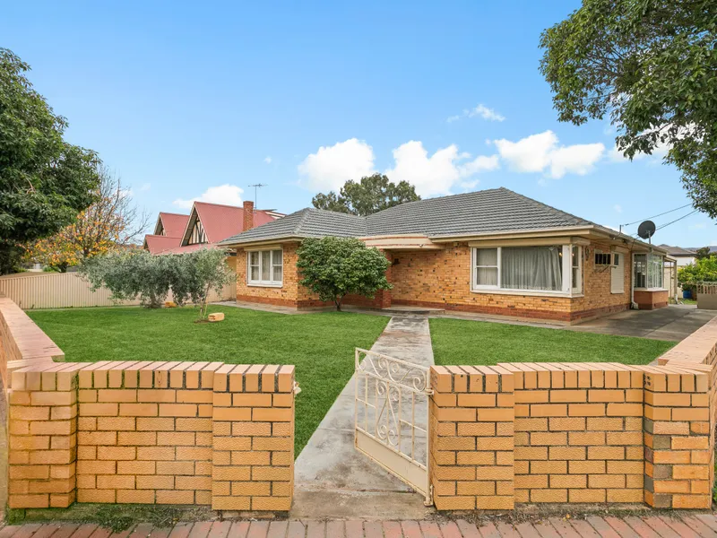 Conventional Style Family Living On A 680m²* Corner Allotment