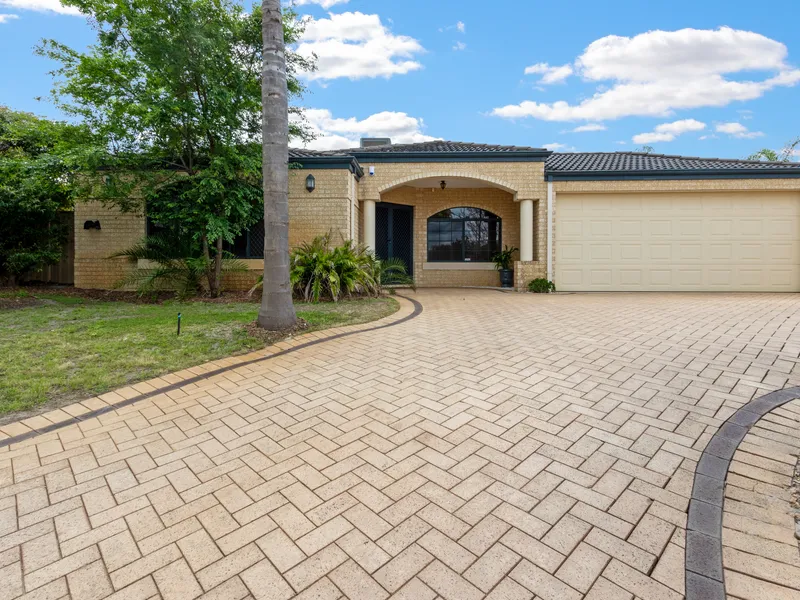 Massive Family Home in Sanctuary Waters Estate