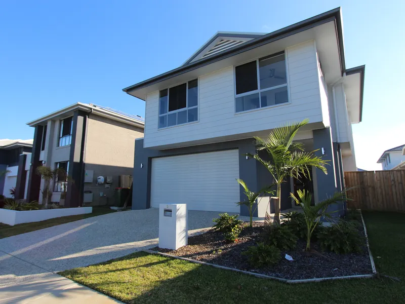 Large 5 Bedroom, 3 Bathroom home with Media Room!