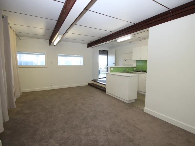 Private Lower Duplex with Ocean Views (utilities included)