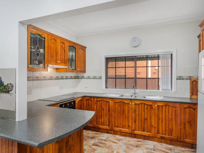 5-6 BEDROOMS 2 BATHROOM