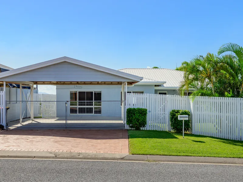 BEAUTIFUL FAMILY HOME WITH SWEEPING VIEWS + DECK + PRIVACY