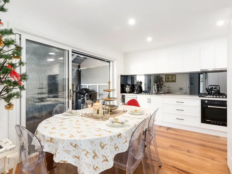 Stunningly Renovated and approx. 2 minute Walk to Ringwood Station!!!