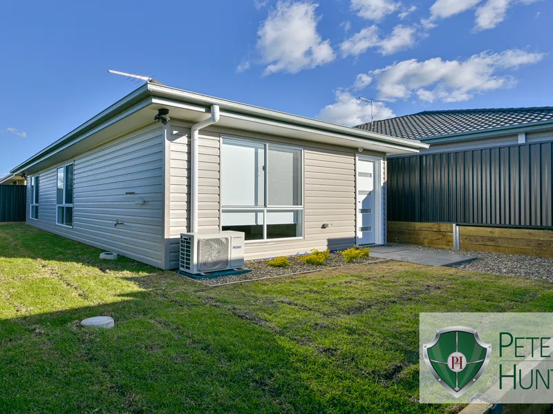 MODERN GRANNY-FLAT IN A VILLAGE ESTATE!