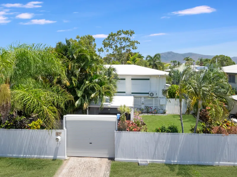 3 Bedroom 2 Bathroom Tropical Oasis + Separate living bathroom downstairs.