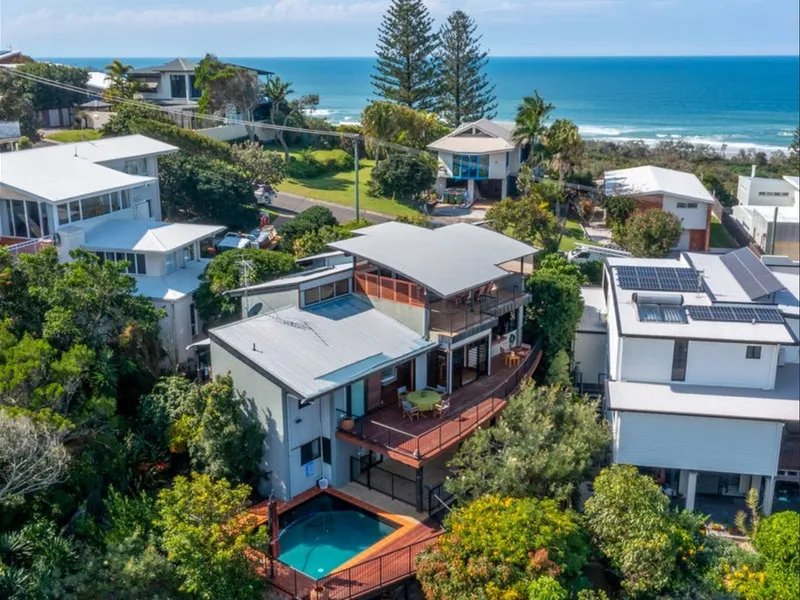 Ocean Views, Spacious home minutes from the Peregian Beach Village