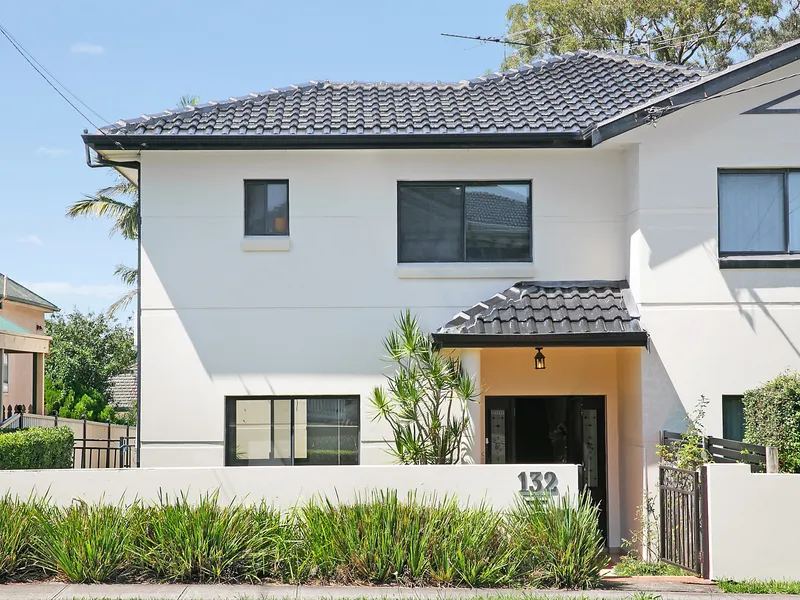 Superb house-like duplex in a prized bayside locale