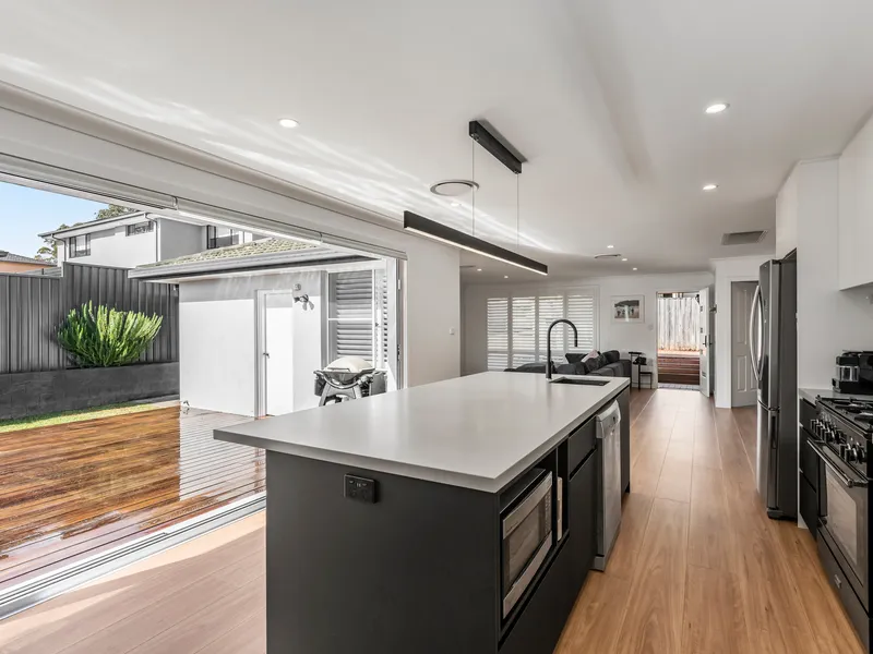 Quiet & Private - Sunny Aspect - Fully Renovated and Beautifully Presented