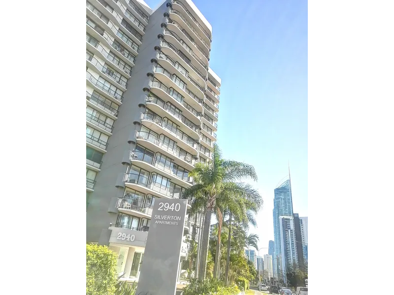 Spacious one bedroom apartment at Surfers Paradise