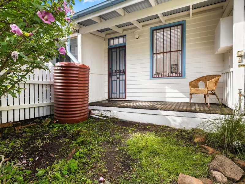 Classic cottage on 166sqm with abundant potential