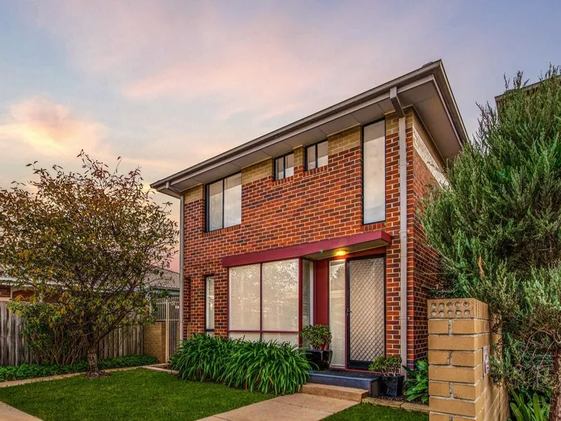IMMACULATE TOWN RESIDENCE IN CENTRAL CLAYTON