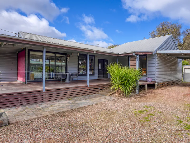 4 BED, 2 BATH HOME WITH A LARGE SHED!