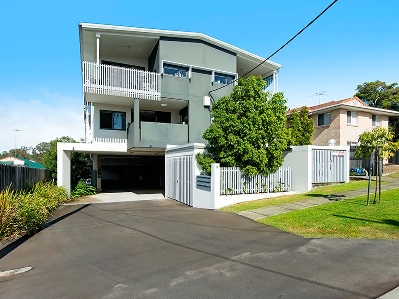 BREEZY SPACIOUS & MODERN IN A BOUTIQUE COMPLEX