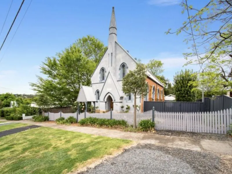 🏡 Unique Church Conversion: 4-Bed, 3-Bath in the heart of Yass NSW