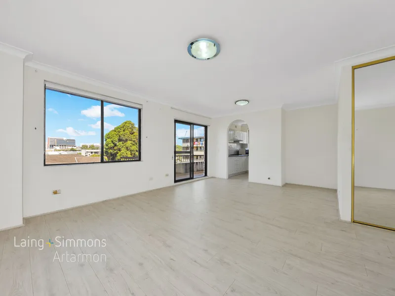 Bright, Sunny, Private and Conveniently Located